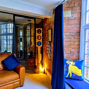 Cocoa Isabella - River Fronted With Secure Parking , York United Kingdom
